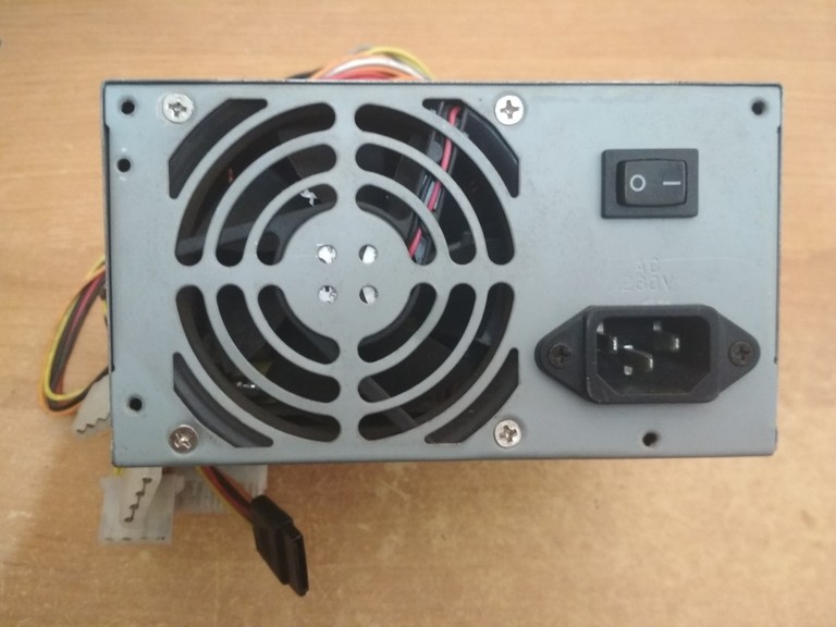 Объявление ISO 450W (ISO-450PP 4S) 350W роз'єм SATA Б/У