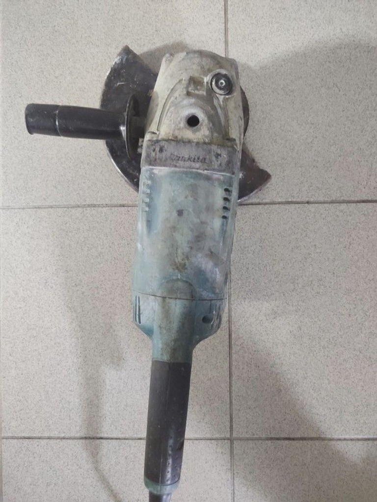 Купити Makita GA9020 Б/У