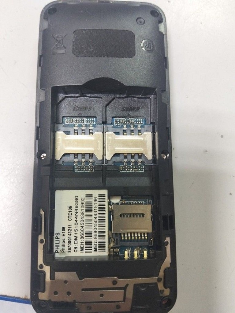Дешиво Philips Xenium E106 Black с ломбарда