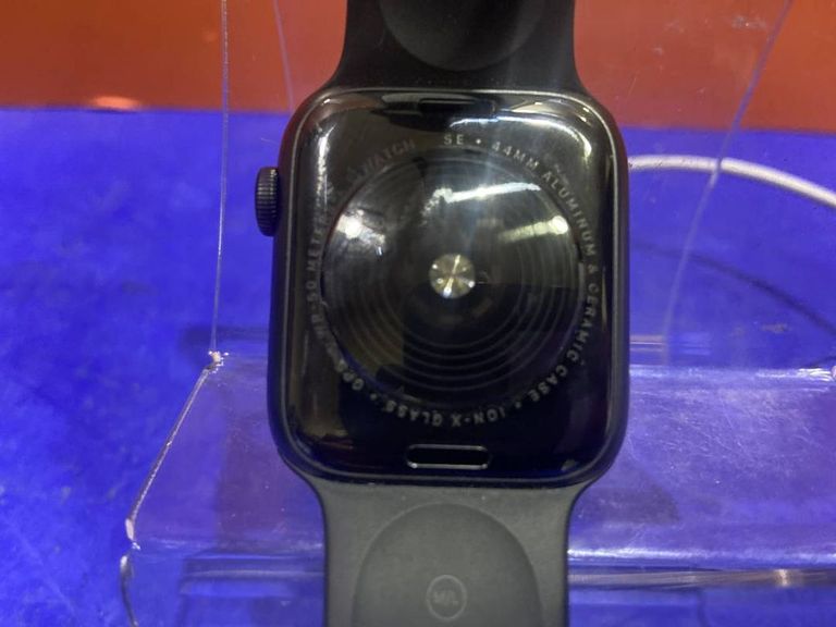 Apple watch se 44mm aluminum case