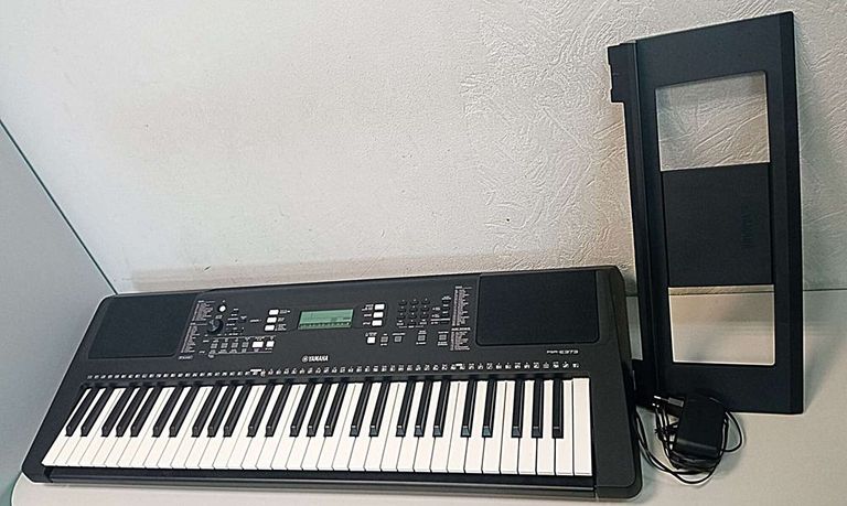 Yamaha PSR-E373