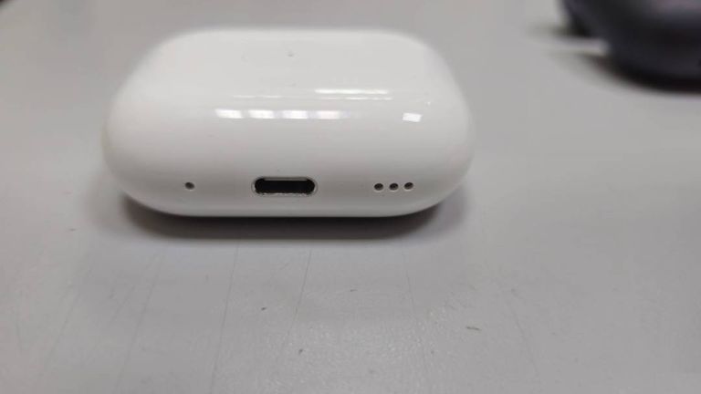 Apple airpods pro 2nd generation with magsafe charging case usb-c