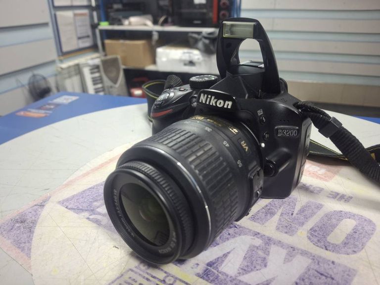 Оголошення Nikon d3200 + nikon nikkor af-s 18-55mm 1:3.5-5.6g vr dx Б/У
