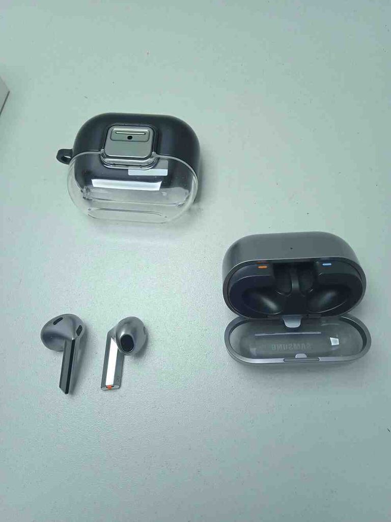 Samsung Galaxy Buds3 Silver (SM-R530NZAA) Код:2000004126964. Изображение 4