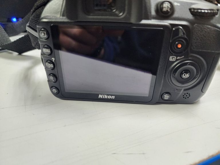 Дешево Nikon d3100 kit / af-s nikkor 18-55mm f:3,5-5,6g vr dx з ломбарду