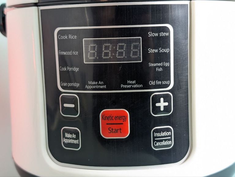 Автомобільна рисоварка FUZHUI об'ємом 2 л, 12 В 130 Вт. Портативна антипригарна міні-рисоварка з кошиком для приготування на пар Код:null. Зображення 4