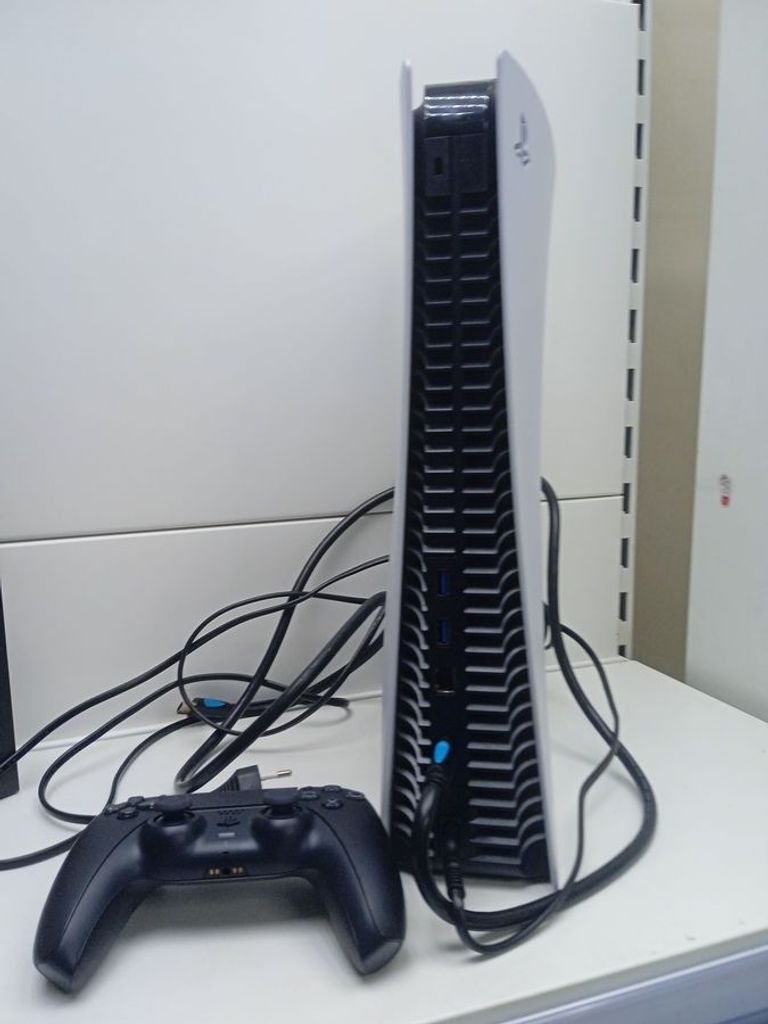 Дешиво Sony PlayStation 5 825GB с ломбарда