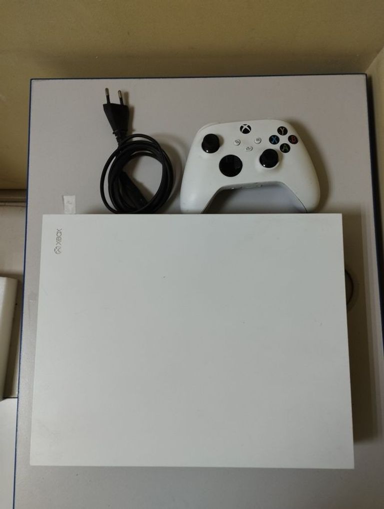 Распродажа Microsoft Xbox One X 1TB White, продавец Техноскарб