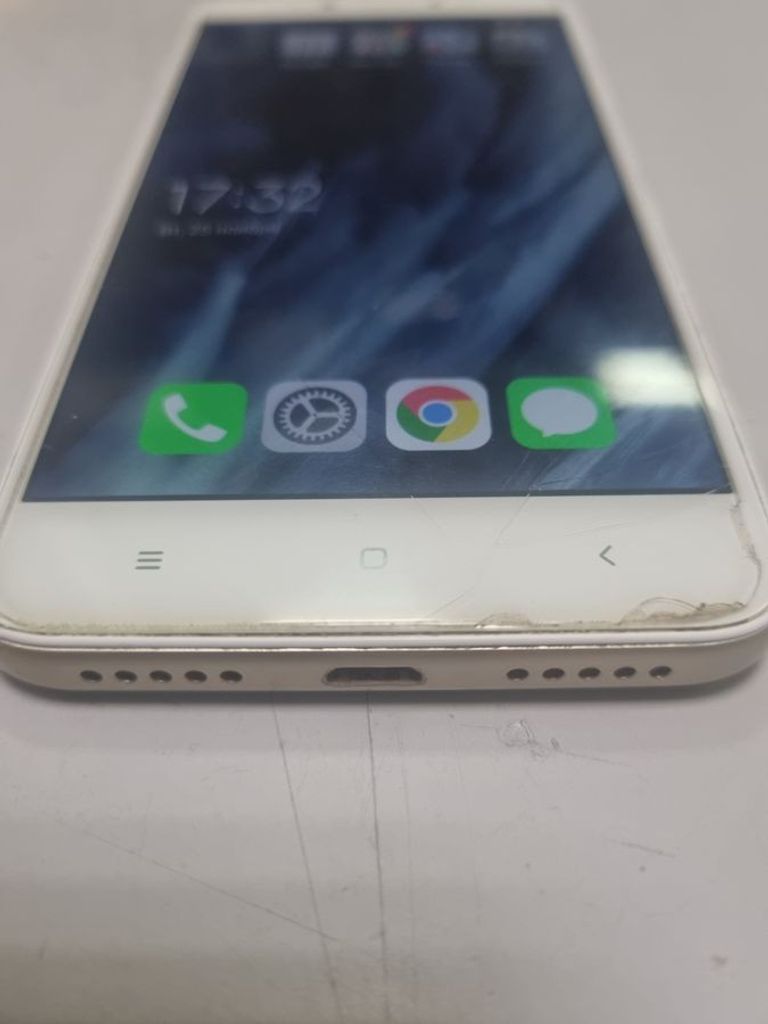 Дешево Xiaomi redmi 4x 3/32gb з ломбарду