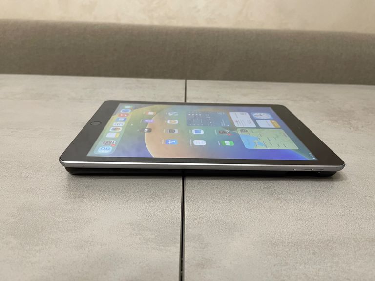 Apple iPad A1822 MP2F2LL/A (5 Gen., 2017) Код:null. Изображение 5