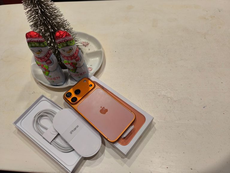 Купити Apple iPhone 17 Pro 1TB Cosmic Orange (MG8Q4) Б/У