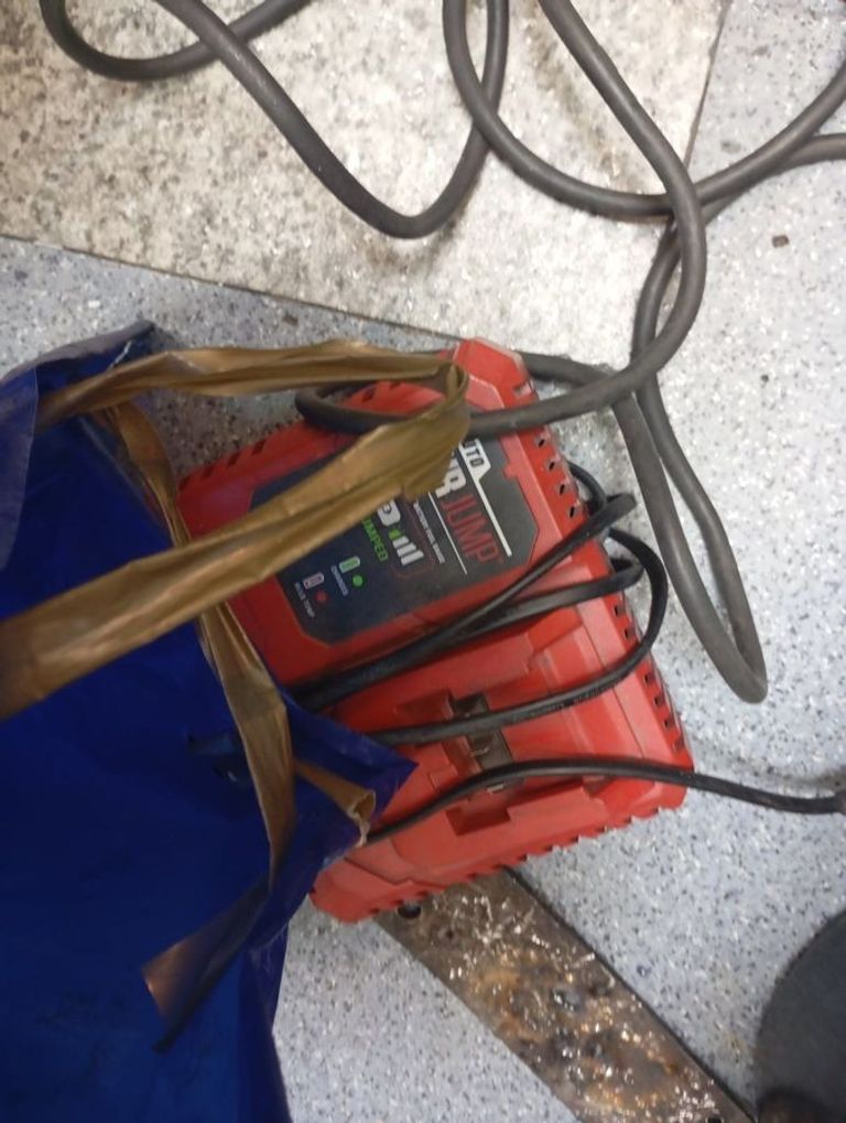 Купить Skil ag1e3930 + 1акб 4ah + зп Б/У