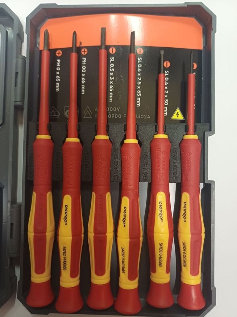 Купити Dnipro-M dielectric screwdriver set s2 6 pcs Б/У