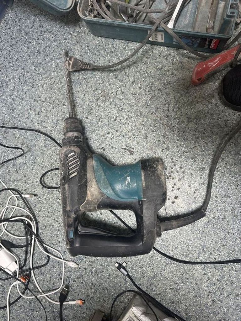 Купити Makita HR2810 Б/У