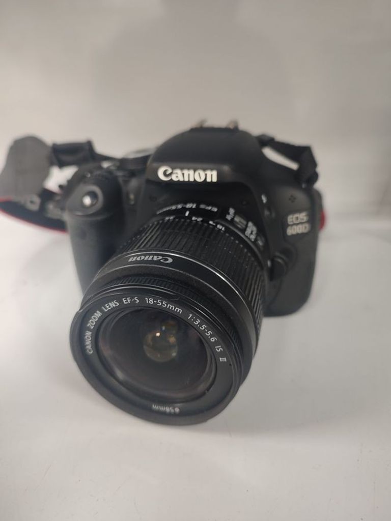 Купити Canon eos 600d + ef-s 18-55mm 1:3.5-5.6 is ii Б/У