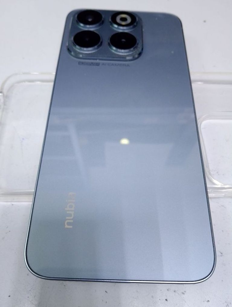 Оголошення Zte Nubia V70 8/256GB Gray Б/У