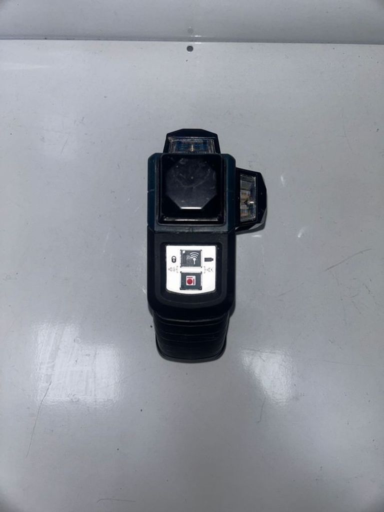 Дешево Bosch GLL 3-80 P Professional + BS 150 + L-Boxx (0601063306) з ломбарду