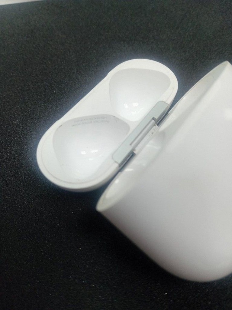 Купить Apple airpods 4 Б/У