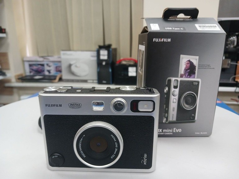 Купить Fujifilm instax mini evo Б/У