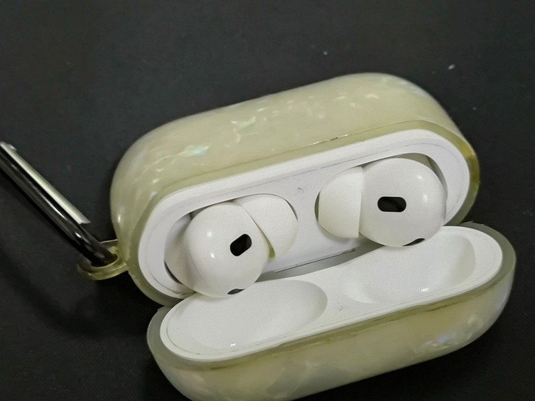 Оголошення Apple airpods pro 2nd generation with magsafe charging case usb-c Б/У