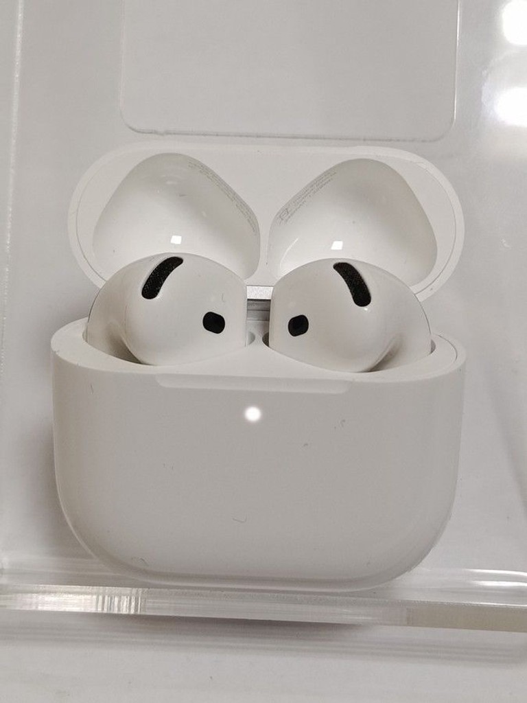 Купити Apple airpods 4 with active noise cancellation Б/У