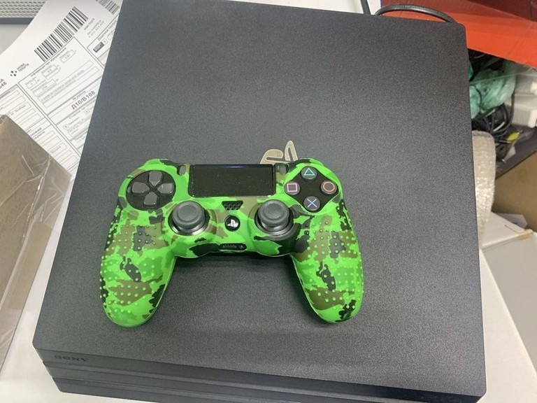 Дешиво Sony playstation 4 pro 1tb с ломбарда