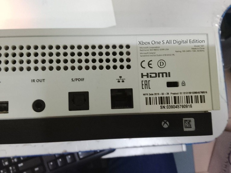 Купити Microsoft Xbox One S 1TB Б/У
