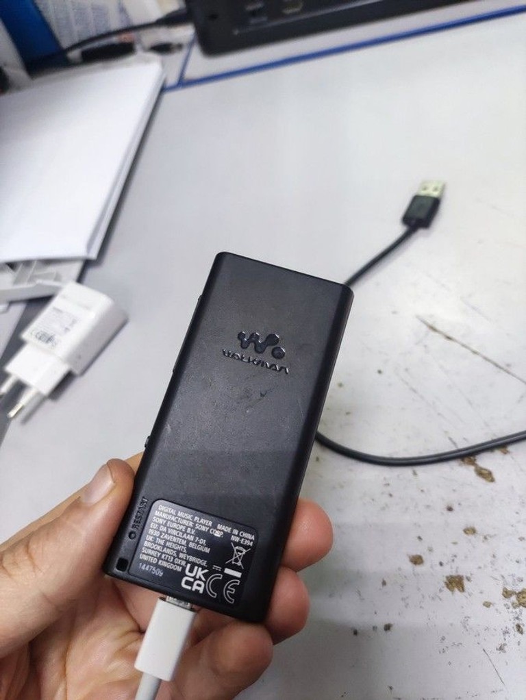 Дешево Sony NW-E394B Black з ломбарду