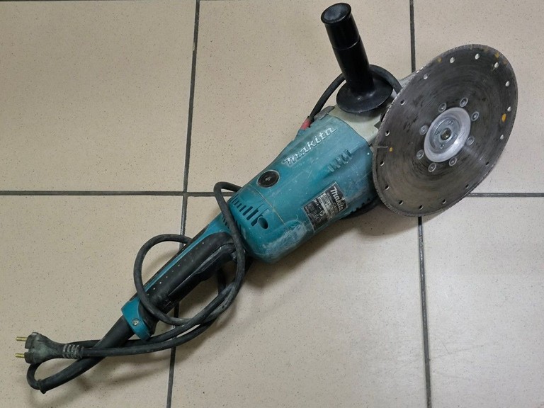 Купити Makita GA9020 Б/У