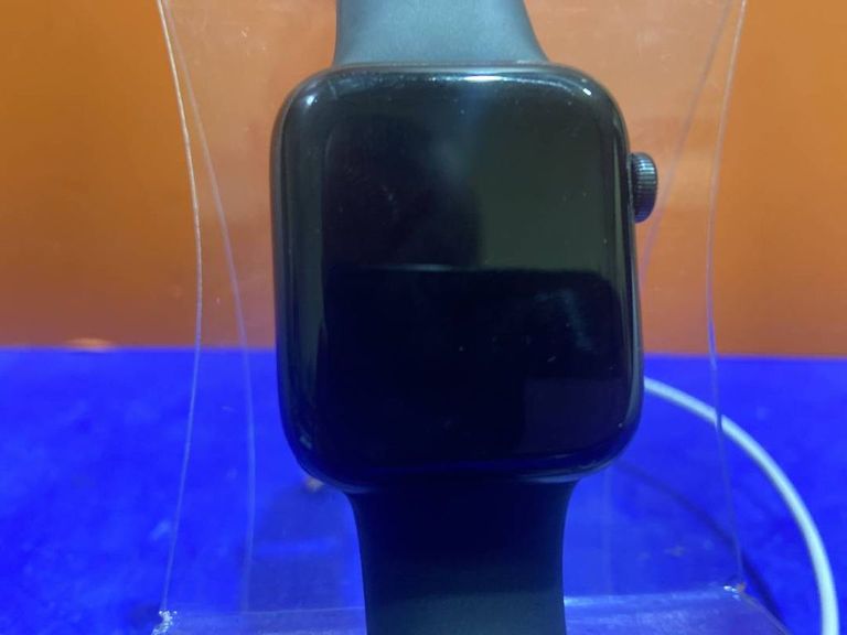 Apple watch se 44mm aluminum case