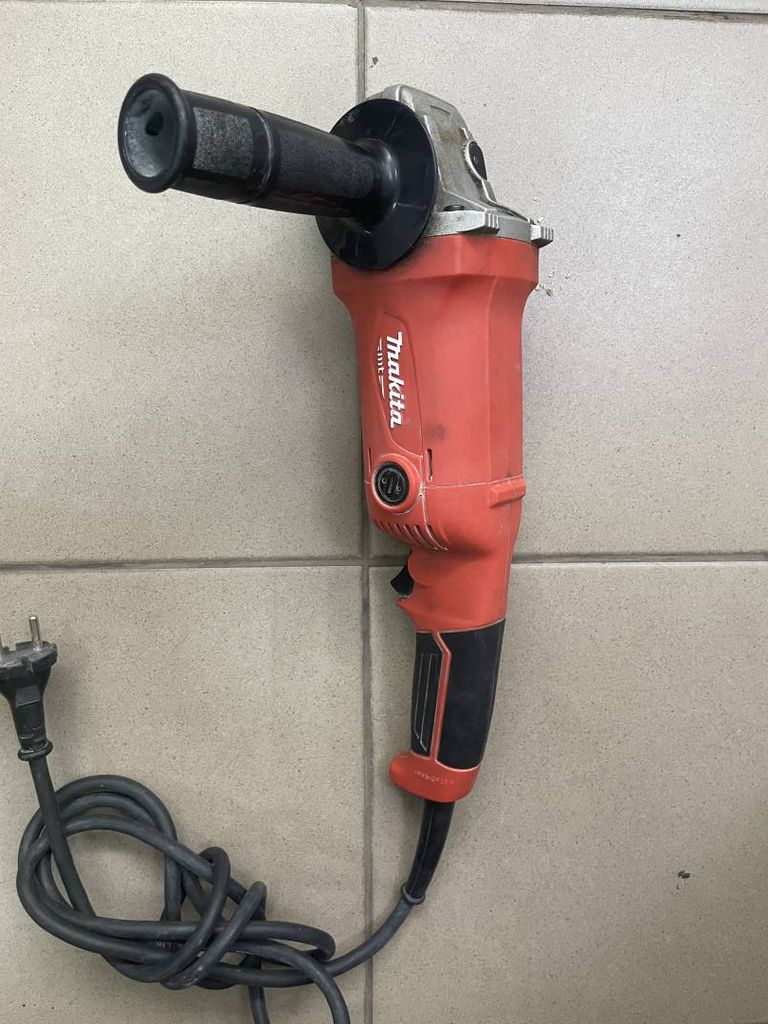 Makita M9002