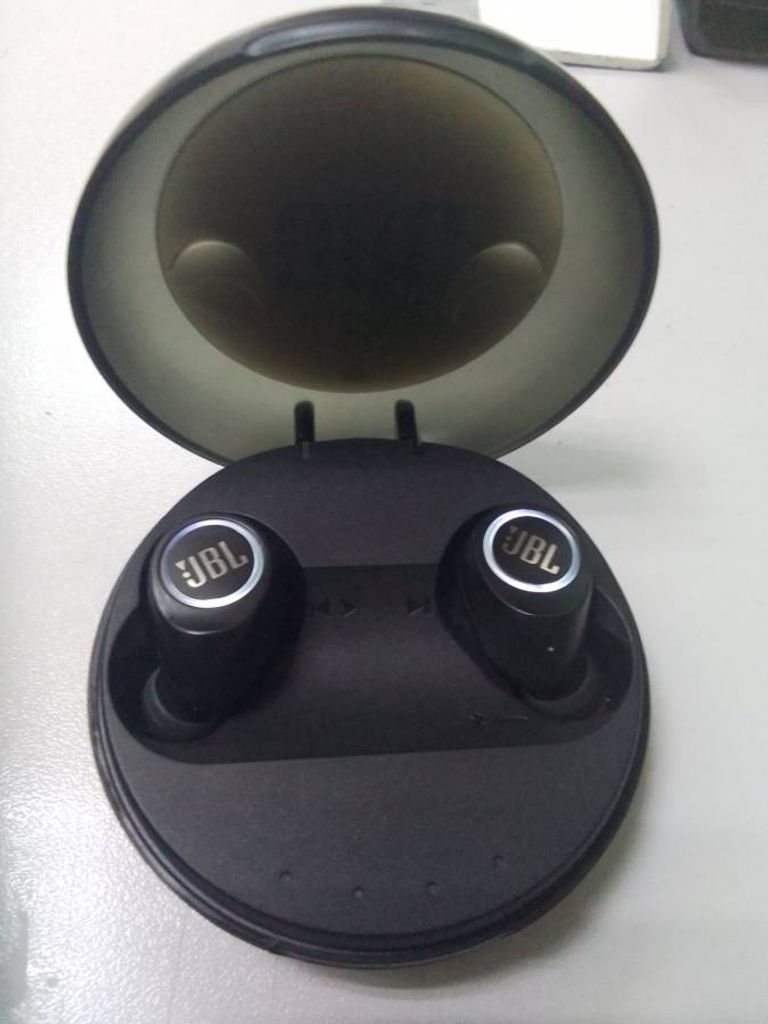 Дешево Jbl free x white з ломбарду