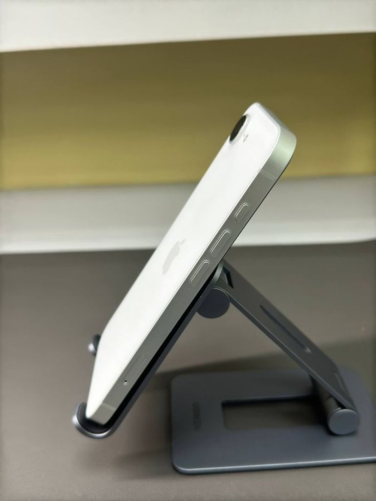 Apple iPhone 16e 128GB Black Код:01-200563324. Зображення 8