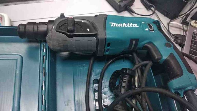 Купити Makita HR2470 Б/У