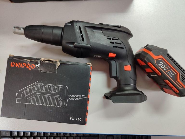 Купити Dnipro-M dsd-200a 1акб 2ah зп Б/У