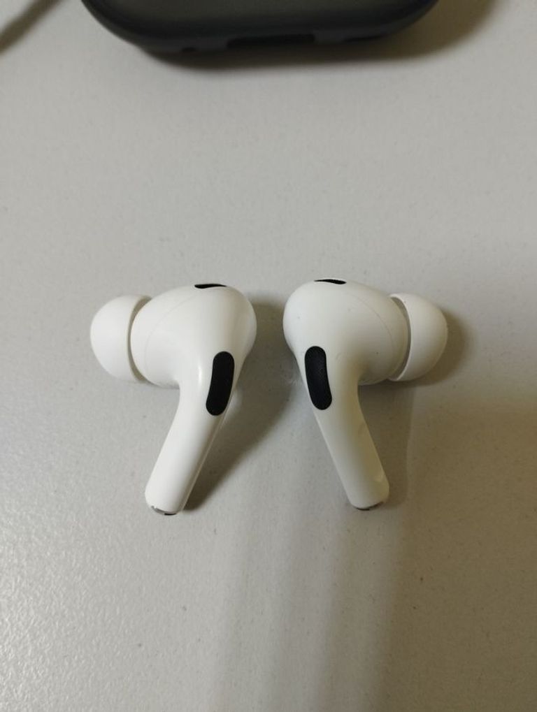 Дешево Apple airpods pro 2nd generation with magsafe charging case usb-c з ломбарду