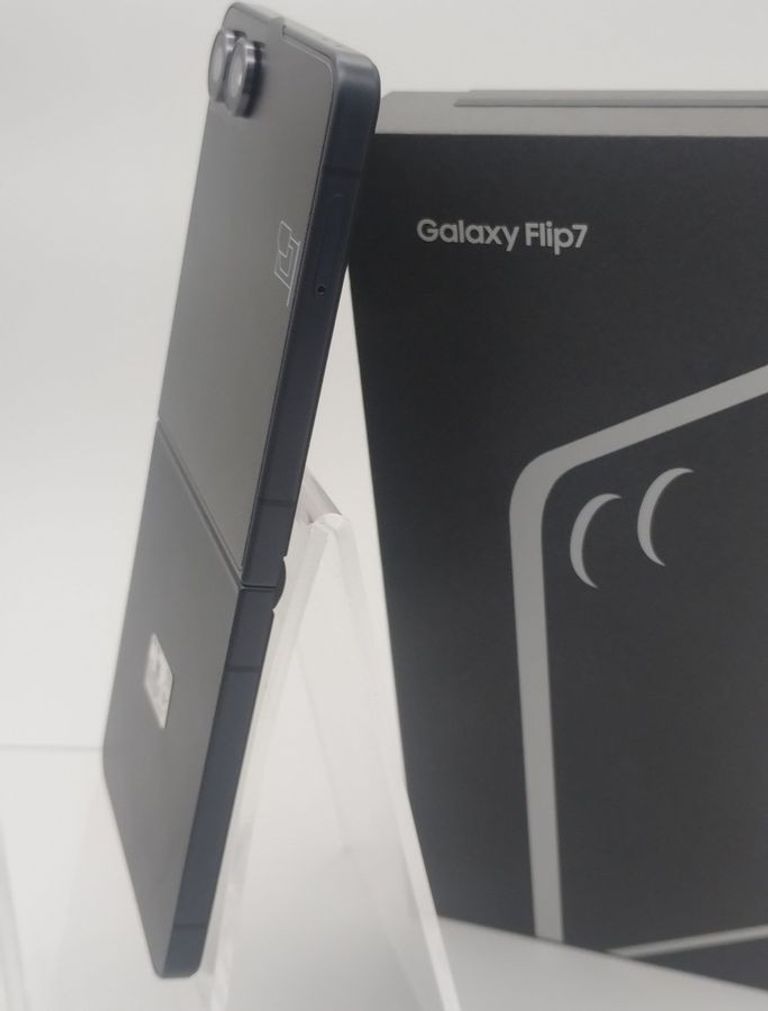 Распродажа Samsung galaxy flip7 12/256gb, продавец Техноскарб