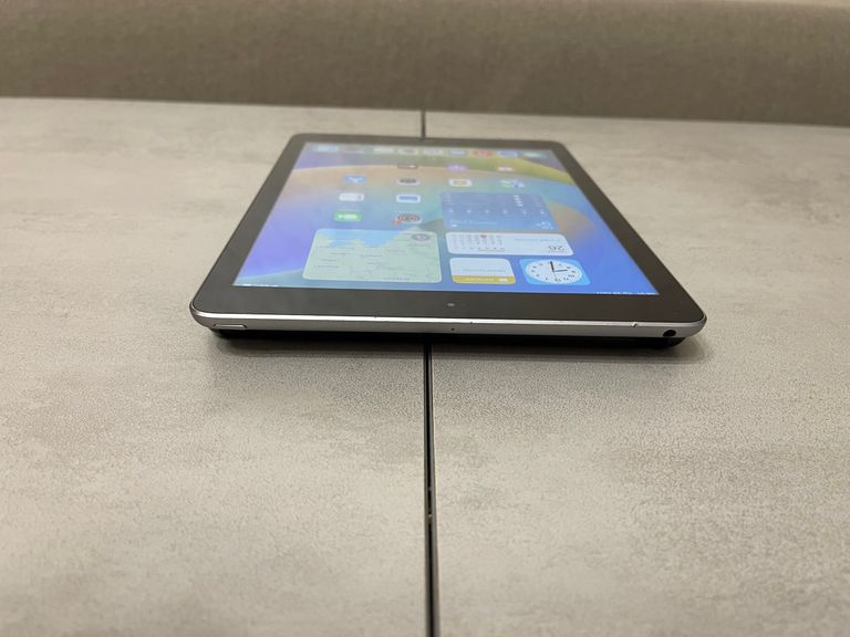 Apple iPad A1822 MP2F2LL/A (5 Gen., 2017) Код:null. Изображение 4