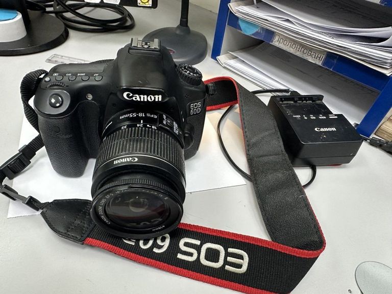 Оголошення Canon eos60d / ef-s 18-55mm 1:3.5-5.6 is ii Б/У