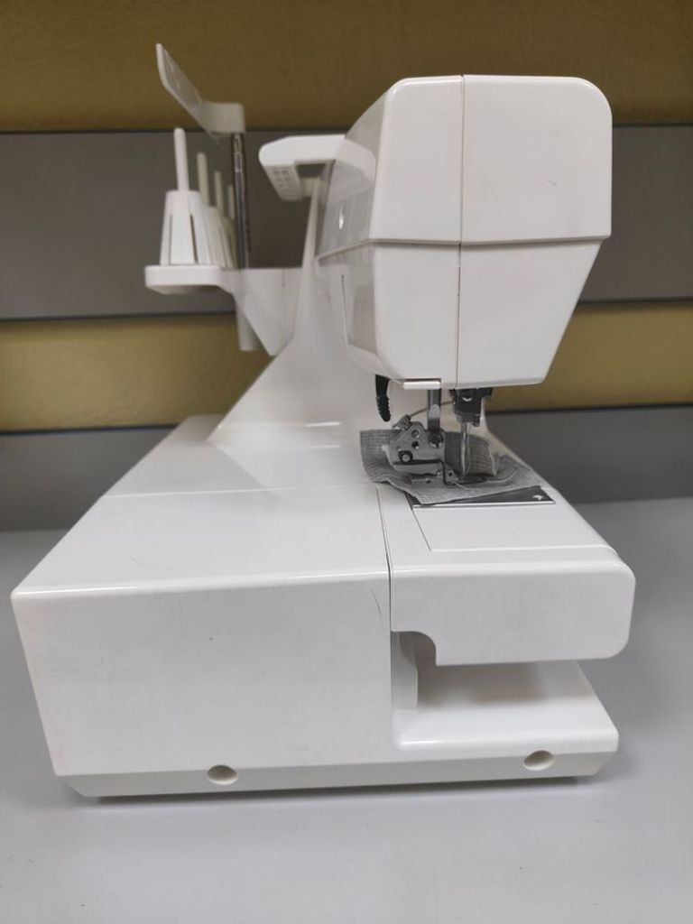 Дешево Janome Cover Pro 8800 CPX з ломбарду