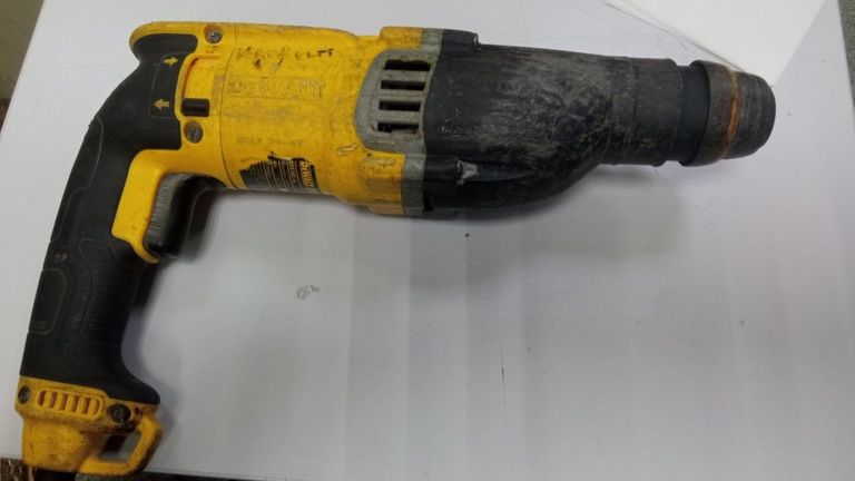 Оголошення Dewalt D25143K Б/У