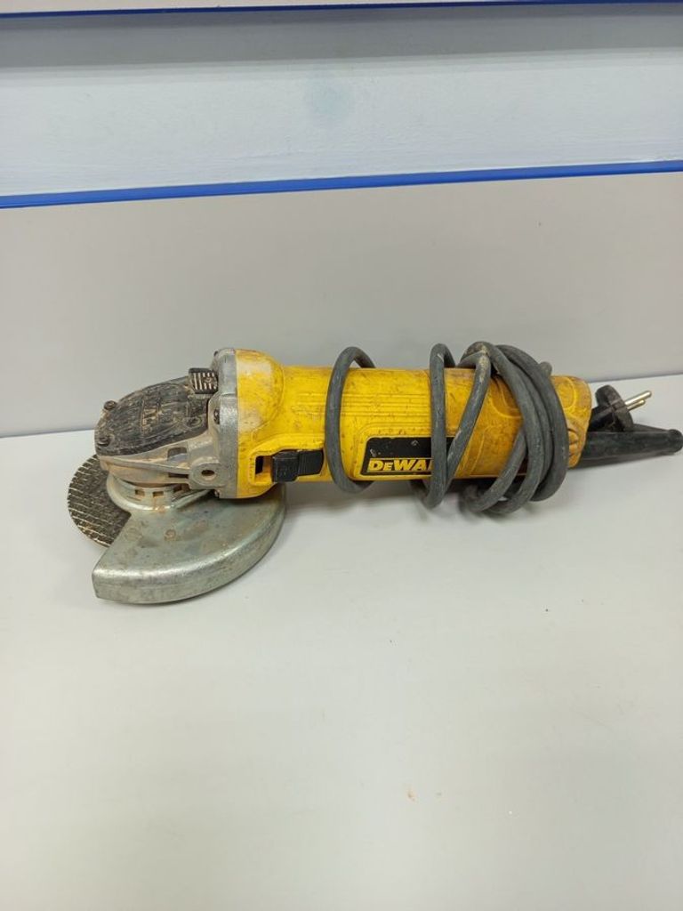 Купити Dewalt dwe4157-qs Б/У