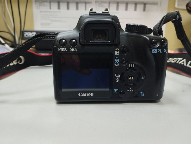 Дешево Canon eos 1000d canon ef-s 18-55mm f/3.5-5.6 is ii з ломбарду