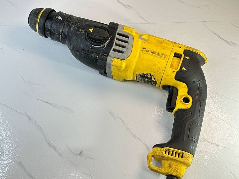 Купити Dewalt D25143K Б/У