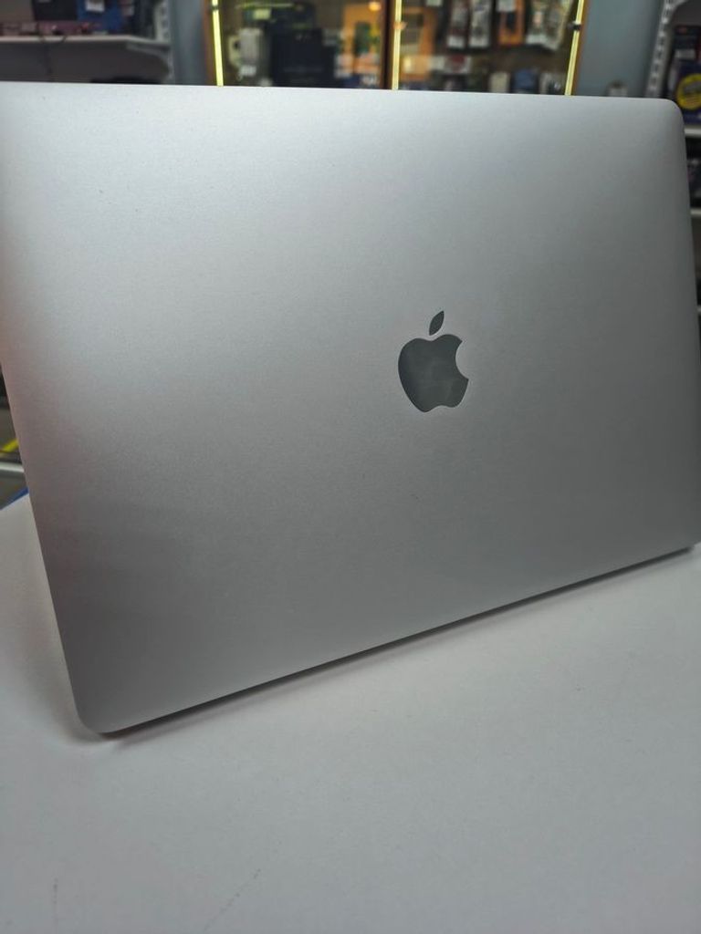 Дешево Apple macbook pro a2251 13,3"/ core i5 2,0ghz/ram16gb/ssd500gb/intel iris graphics з ломбарду