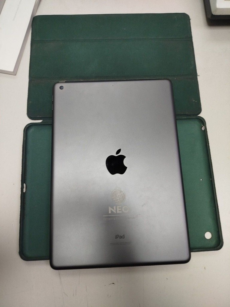 Дешево Apple ipad 8 wifi 32gb 4g з ломбарду