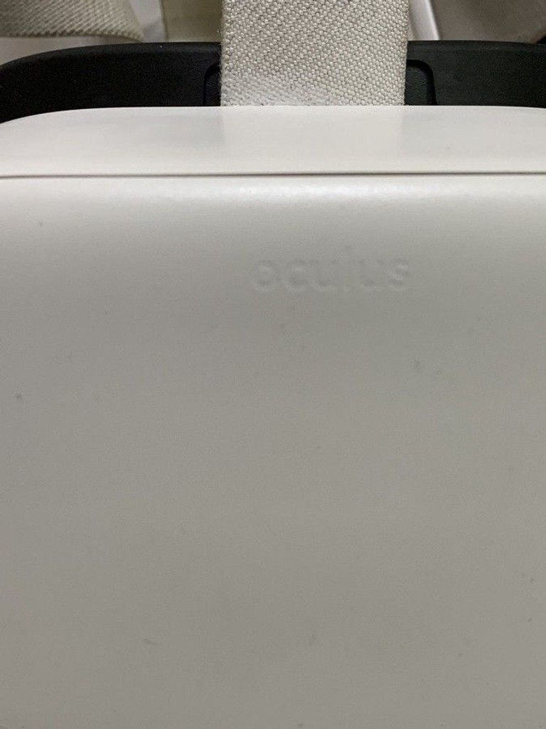 Дешиво Oculus Quest 2 128 GB с ломбарда
