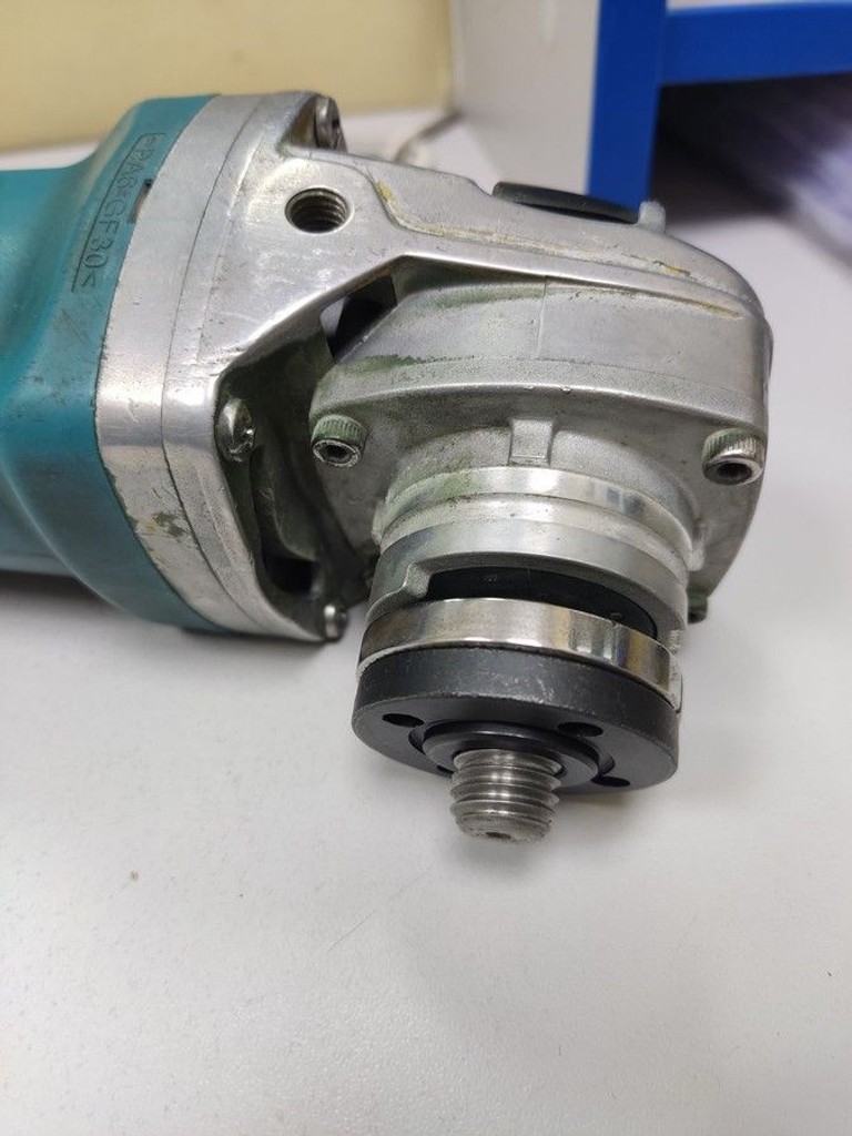 Дешево Makita 9565CVR з ломбарду