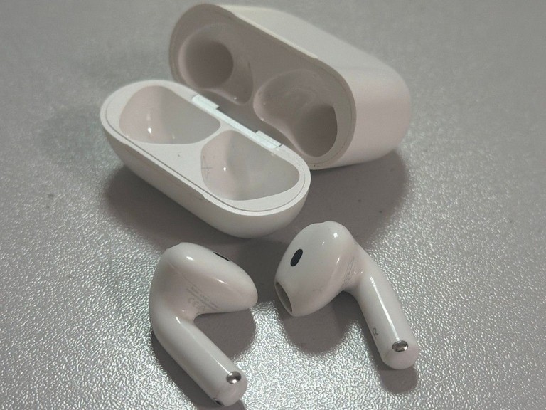Купити Apple airpods 4 Б/У