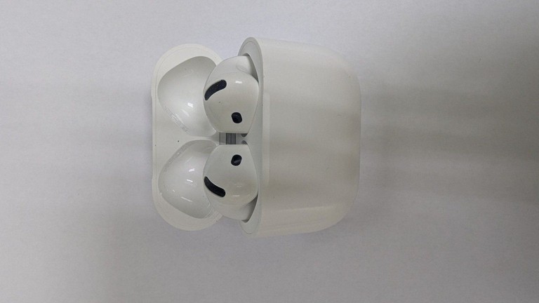 Оголошення Apple airpods 4 with active noise cancellation Б/У